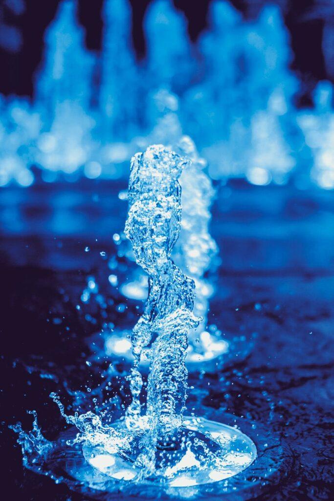 timelapse photography off water fountain toward describing a refreshing meditation